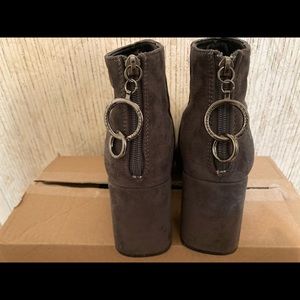 Adorable ankle boots love them. Has a sassy look